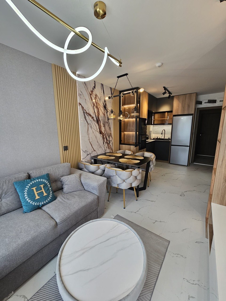 Трехкомнатная квартира в Sweet Home 9 — фото недвижимости 8