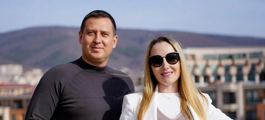 Sundays — Контакты